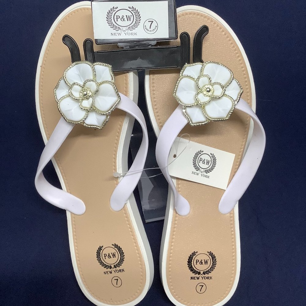 TAN AND WHITE FLOWER TOP SANDALS - NEW